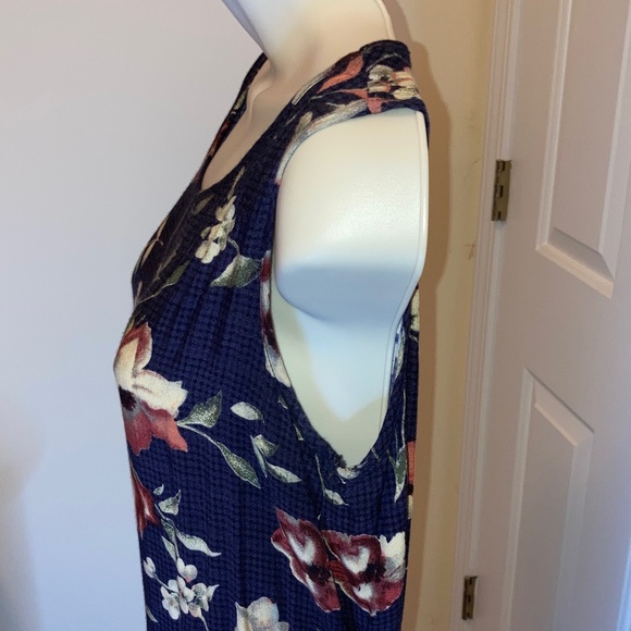 Bundle of 2.  Floral Maxi Dresses - 2 dresses Burgundy and Blue - Picture 8 of 9